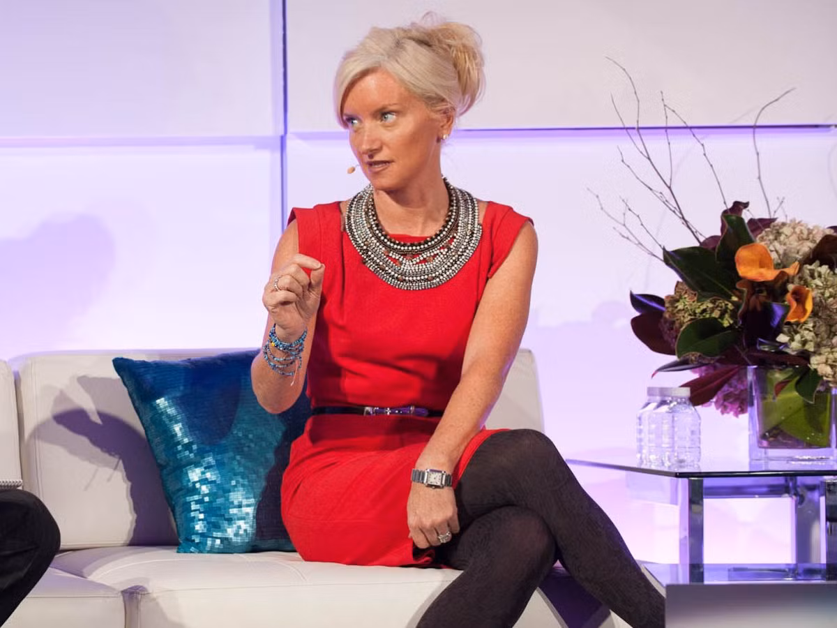 1. Carolyn Everson, Phó giám đốc giải pháp tiếp thị toàn cầu của Facebook. Trong quý 2 năm 2014, Facebook công bố doanh thu điện thoại di động đã tăng 62% trong số 2,7 tỷ USD trong doanh thu quảng cáo. Theo đó, doanh thu quảng cáo di động của Facebook tăng 151% so với năm trước. Trước khi gia nhập Facebook, Everson là phó giám đốc doanh thu quảng cáo toàn cầu và chiến lược của Microsoft và quản lý phát triển kinh doanh cho Walt Disney Imagineering.