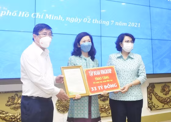 TPHCM tiếp nhận trang thiết bị y tế phòng chống dịch Covid-19 trị giá gần 250 tỷ đồng - Hình 3 TPHCM tiep nhan trang thiet bi y te phong chong dich Covid-19 tri gia gan 250 ty dong-Hinh-3