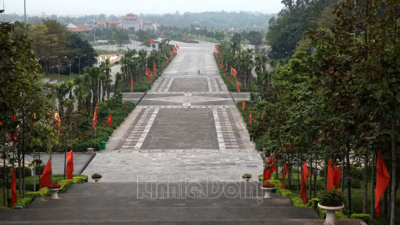 Theo ghi nhận, do yêu cầu đóng cửa các di tích, dịp Giỗ Tổ 2020, tại các khu của đền Hùng đều vắng vẻ.