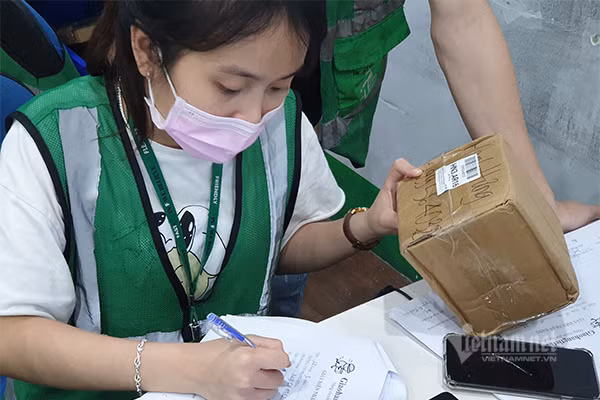 Làm gì khi mua bàn phím, chuột online, nhận ngay… ốc vít? ảnh 3