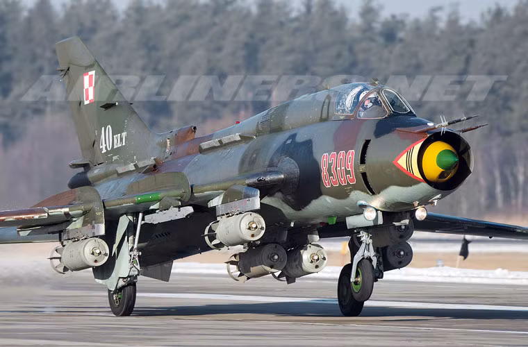 Su-22M4 của Không quân Ba Lan mang tổng cộng 6 bom FAB-500-400.