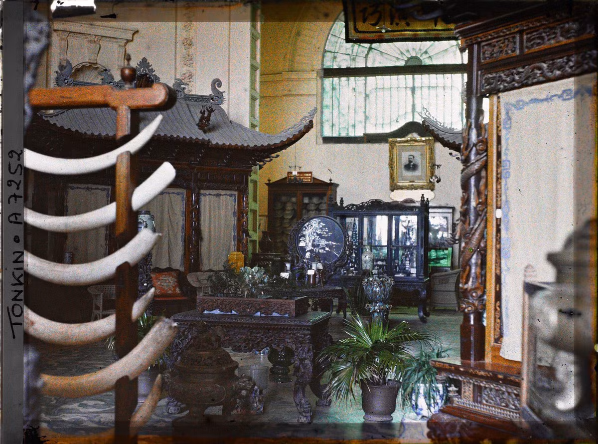 Một gian phòng trong nhà Đấu Xảo. Tòa nhà này bị phá hủy trong Thế chiến II, ngày nay là Cung Văn hóa Lao động Hữu nghị Việt - Xô.