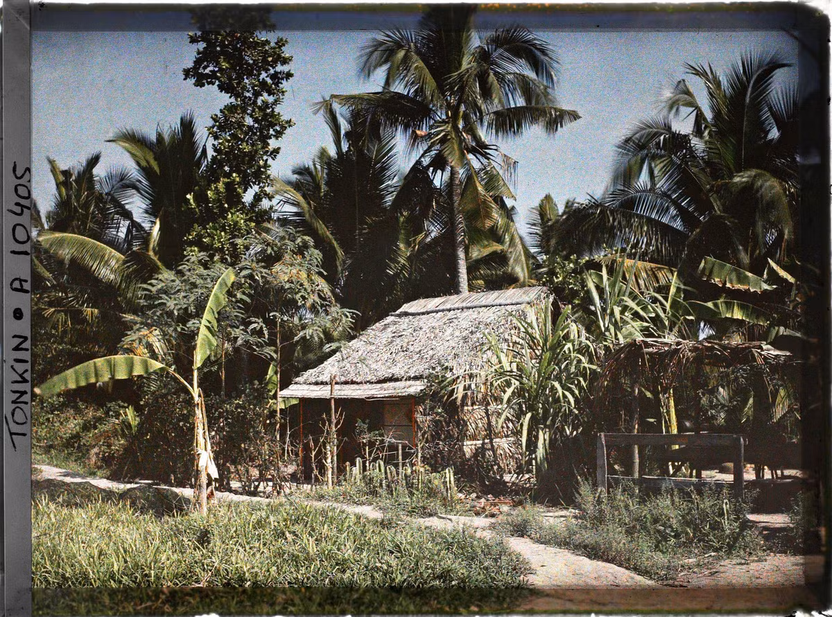 Ngôi nhà lá của một làng ngoại ô Sài Gòn, 1917.