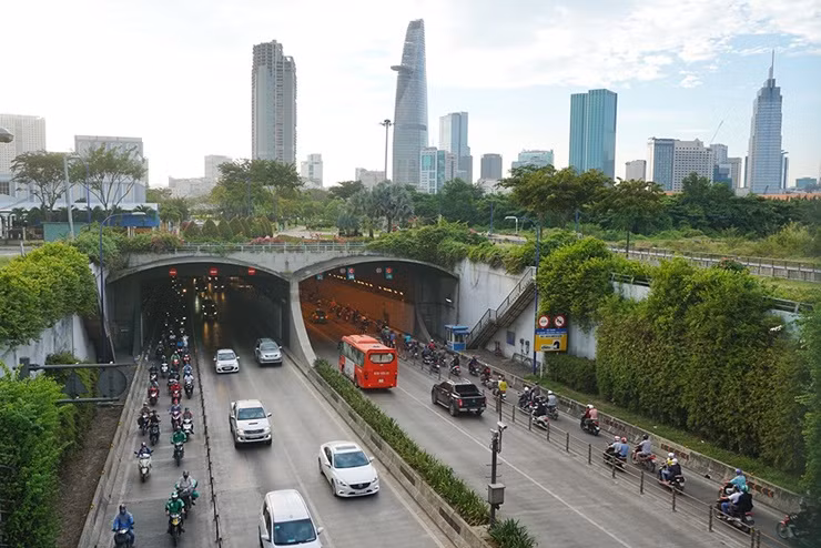 TPHCM là một trong những địa phương có số dân sử dụng điện thoại thông minh cao nhất nước.