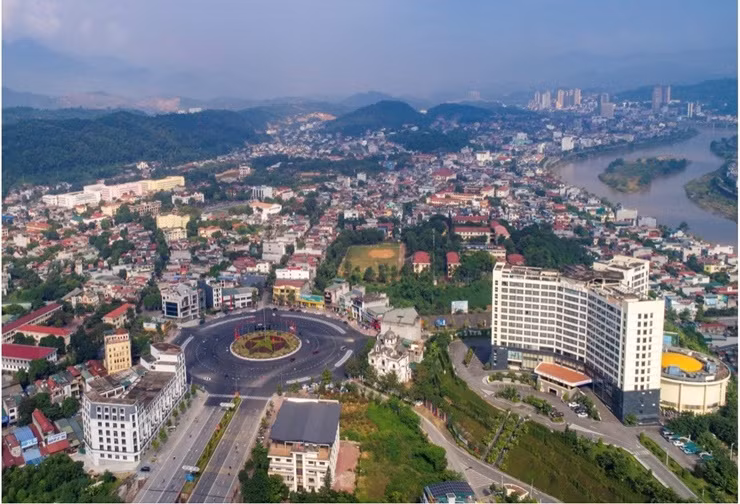 Tỷ lệ các gia đình sở hữu xe hơi ở đây là 19,3%.