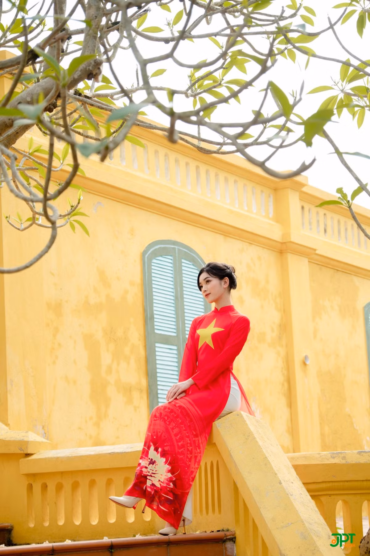 Ao dai Co do sao vang di qua nhung diem tich ghi dau lich su dan toc ve vang-Hinh-6