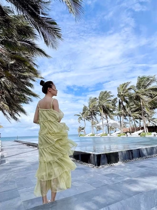 Thoi trang di bien cua my nhan Viet: Dam Thu Trang nhe nhang, Hong Diem chuan nang tho