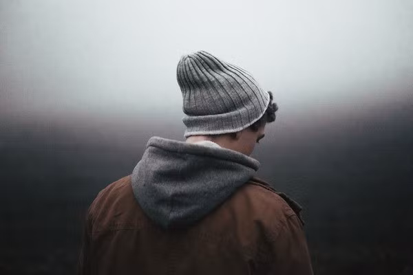  Luôn bị mệt mỏi: Lượng đường trong máu dư thừa có thể dẫn đến đói và kiệt sức. Khi cơ thể bạn không nhận được năng lượng cần thiết, mặc dù ăn đầy đủ bữa, bạn chắc chắn sẽ cảm thấy mệt mỏi. Lối sống ít vận động và chế độ ăn uống kém là hai yếu tố nguy cơ lớn nhất đối với tiền tiểu đường.