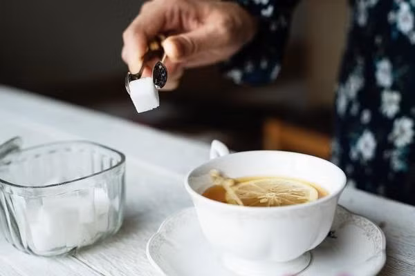 Bệnh Gout: Bệnh Gout là một dạng viêm khớp do sự tích tụ axit uric trong mô khớp. Nó khiến người bệnh đau đớn và cũng có thể báo hiệu tiền đái tháo đường.