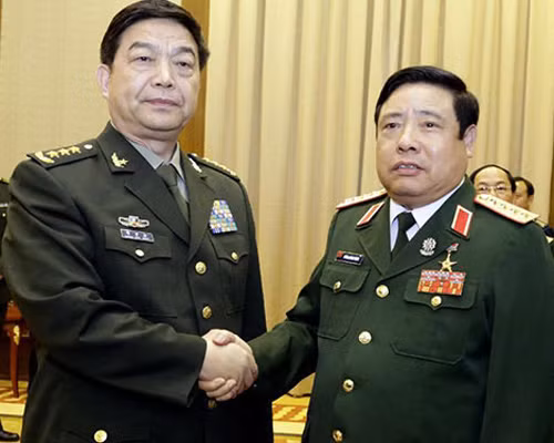 Bộ trưởng Quốc phòng Phùng Quang Thanh gặp Bộ trưởng Quốc phòng Trung Quốc Thường Vạn Toàn bên lề hội nghị Bộ trưởng Quốc phòng ASEAN lần thứ 8 tháng 5 vừa qua tại Myanmar.