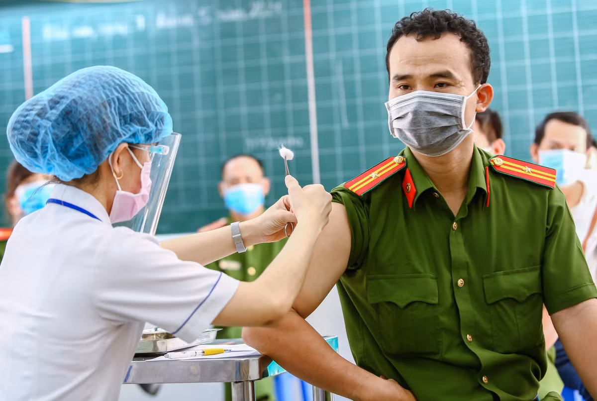 Bo Y te phan bo gan 3 trieu lieu vaccine AstraZeneca