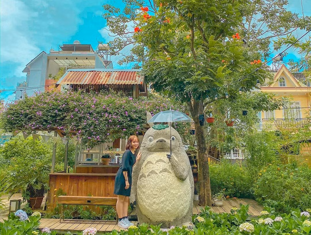 Nằm ở phía nam Tây Nguyên, Đà Lạt (Lâm Đồng) cuốn hút du khách bởi khí hậu mát mẻ, trong lành. Nơi đây là điểm đến thích hợp với các cặp đôi cho kỳ nghỉ lãng mạn khó quên. Tới Đà Lạt, du khách cũng có thể trải nghiệm nhiều hoạt động như đạp xe leo núi, đi bộ xuyên núi, cắm trại... Ảnh: Imdew211.