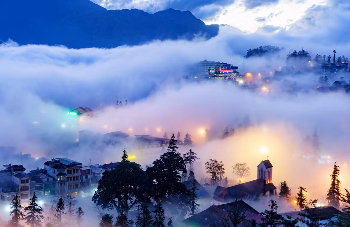 Thị xã Sa Pa là đơn vị hành chính cấp huyện "trẻ nhất" của Lào Cai, được thành lập trên cơ sở huyện Sa Pa trước đó, theo Nghị quyết của Ủy ban Thường vụ Quốc hội ban hành cuối năm 2019, có hiệu lực từ năm 2020. Ảnh: Phạm Bằng.
