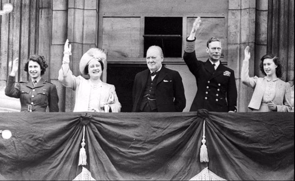 Tổng thống Mỹ Harry Truman và thủ tướng Anh Winston Churchill đã đồng ý không cho các cơ quan báo chí công bố tin tức về việc Đức quốc xã đầu hàng, tạo điều kiện cho Liên Xô tổ chức buổi ký văn kiện đầu hàng thứ 2 vào ngày 9/5.