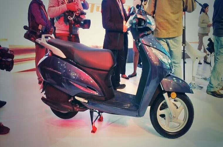 Activa thế hệ thứ 2 trang bị động cơ xi-lanh đơn 4 thì dung tích 125 phân khối, công suất 8,6 mã lực tại vòng tua máy 6.500 vòng/phút và mô-men xoắn cực đại 10,1 Nm tại 5.500 vòng/phút. Sức mạnh được truyền tải thông qua hộp số V-Matic.