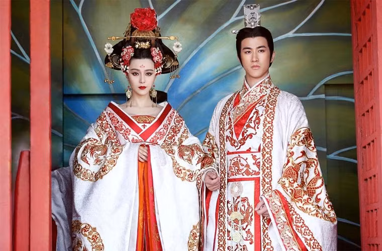 "Võ Tắc Thiên" quay trong tám tháng và mỗi ngày đoàn phim làm việc 14 tiếng đồng hồ.