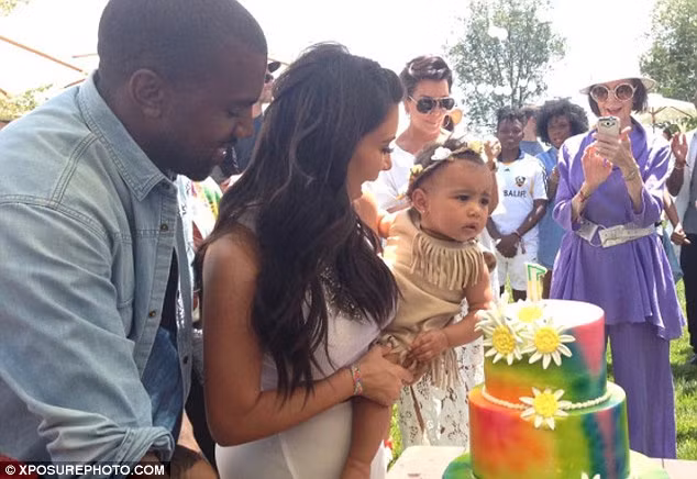 Một nguồn tin cho hay Kim đang muốn tiếp tục mang thai bởi chồng cô, Kanye West, muốn có con trai nối dõi tông đường.