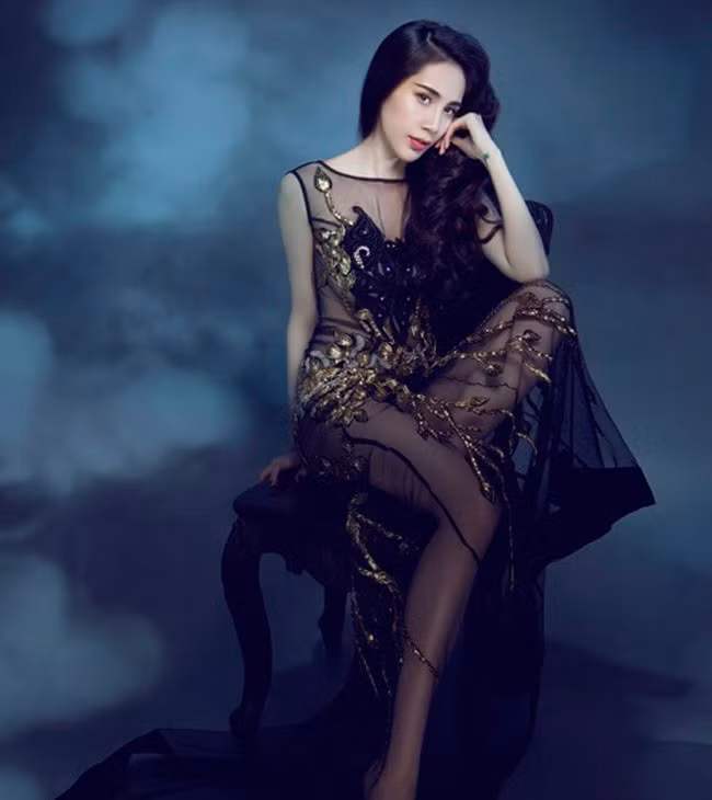 Thủy Tiên là một ca sỹ kiêm diễn viên có tên tuổi. Cô thường xuyên được mời đi hát với cát-sê thuộc hàng top. Bên cạnh đó, Thủy Tiên cũng tham gia những vai phụ trong các bộ phim truyền hình lẫn điện ảnh.