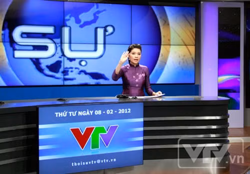 BTV thời sự ra hiệu cho tổ quay phim.