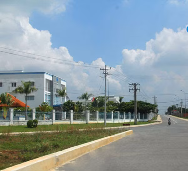 Dự án chia thành 3 Khu AB, Khu C và Khu D. Hiện Khu C, D là 2 khu hạ tầng đã hoàn thiện, dân cư mới đã xây dựng nhà chiếm khoảng 60% dự án. Còn khu A là khu mới nhất, dân cư thưa thớt hơn. Ảnh: Địa ốc Kim Oanh.