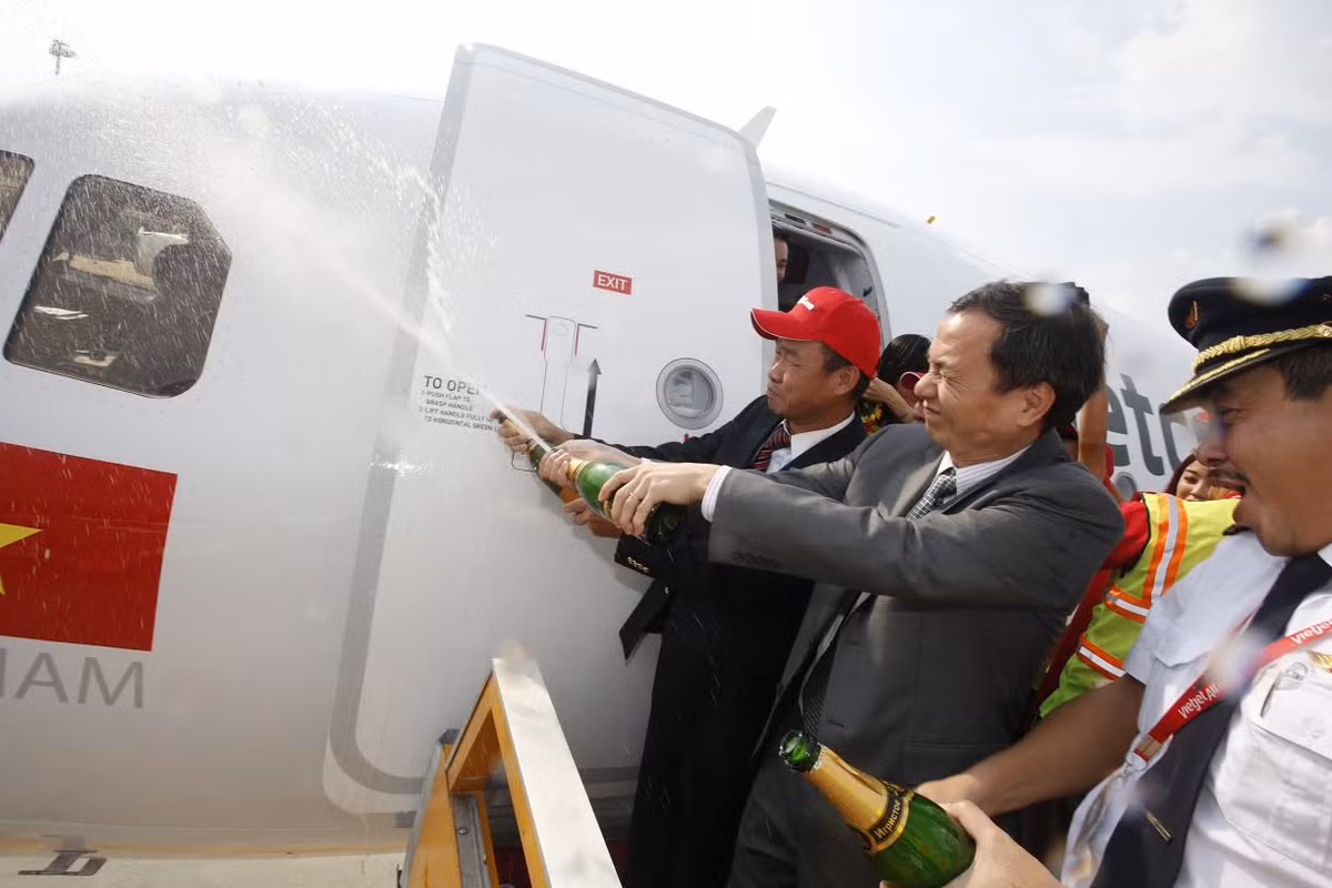 Việc sở hữu một đội tàu bay mới giúp VietJetAir có thể vừa chủ động về mặt chi phí, vừa có thể giảm được giá vé, đem đến nhiều cơ hội bay cho hành khách hơn.