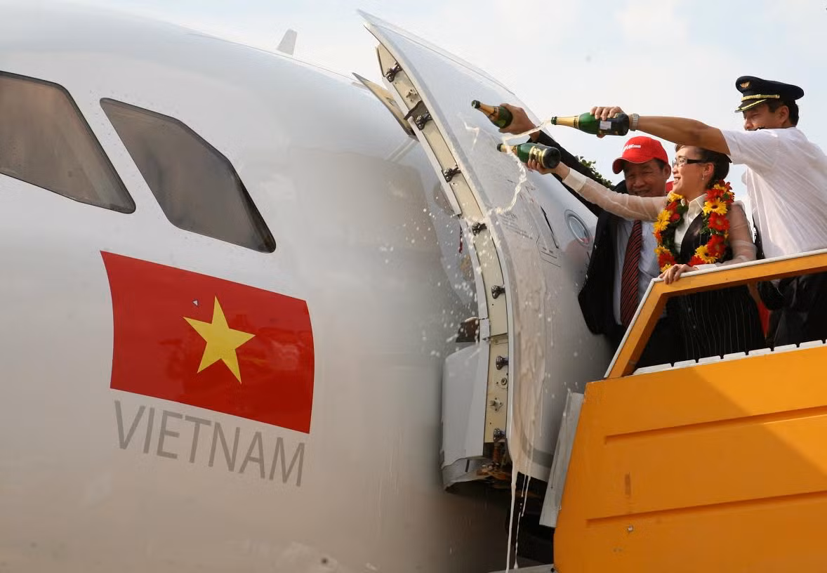 Sự kiện nhận máy bay đầu tiên do Vietjet sở hữu đánh một dấu mốc quan trọng cho chiến lược phát triển kinh doanh của hãng sau hơn ba năm chính thức hoạt động.