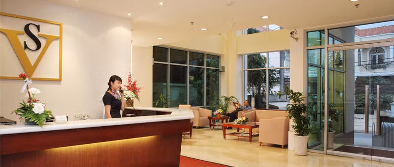 Từ trước đến nay, SaiGon View Residences vẫn được coi là khu căn hộ cho thuê lý tưởng của khách VIP, đặc biệt là khách nước ngoài. Tuy nhiên, sự cố ngập lụt vừa rồi đã ít nhiều làm "xấu" hình ảnh của cao ốc này trong mắt khách hàng. Nhiều khách nước ngoài đang thuê căn hộ tỏ ra ngán ngẩm trước sự việc hi hữu này và đã thu dọn hành lý khỏi đây.