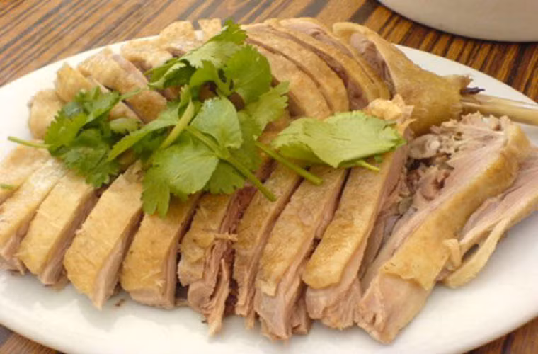 Thịt vịt tính lạnh, có tác dụng tốt với dạ dày, phù hợp với trẻ nhỏ và người già, vì thế thịt vịt là một trong những loại thực phẩm bổ dưỡng trong mùa đông dành cho bé. Lưu ý: Vì thịt vịt lạnh, nếu bé bị tiêu chảy bé hay phân sống không được ăn.