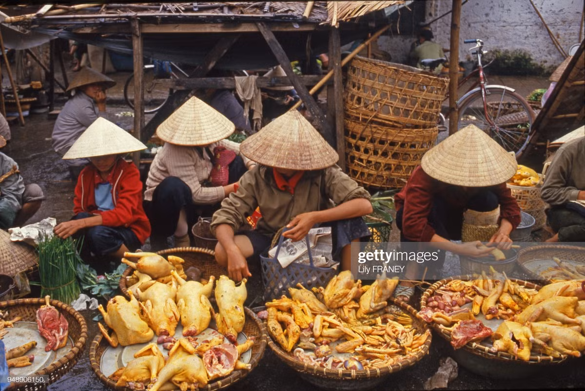 Các quầy bán thịt gà đã làm sẵn.