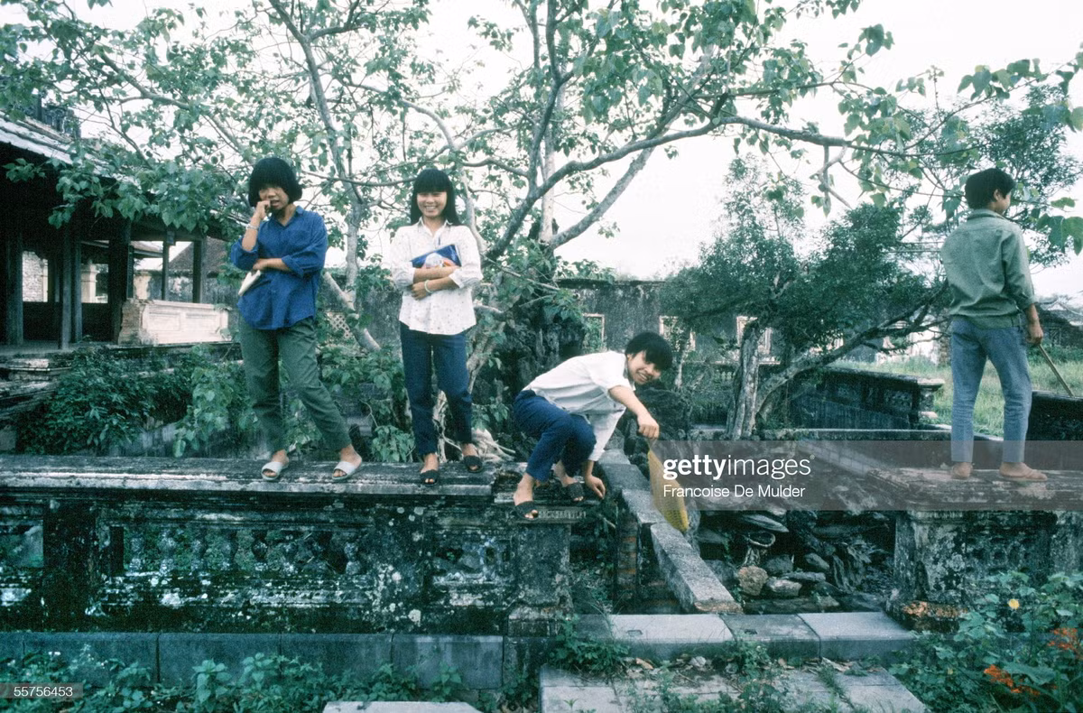 Các thiếu niên trong Hoàng thành.