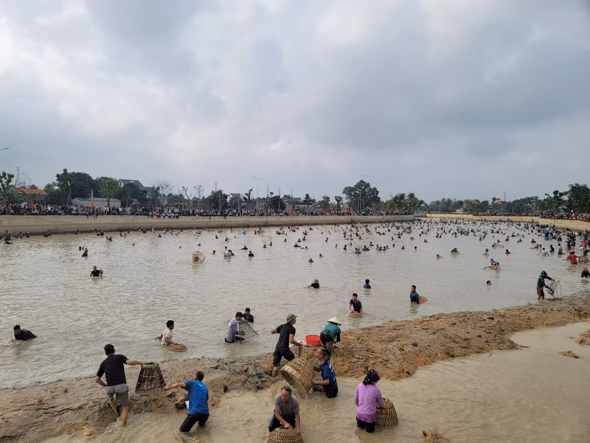 Hồ thủy lợi Cầu Bè có diện tích hơn 4ha, thuộc sự quản lý của UBND xã Xuân Thọ, huyện Triệu Sơn.