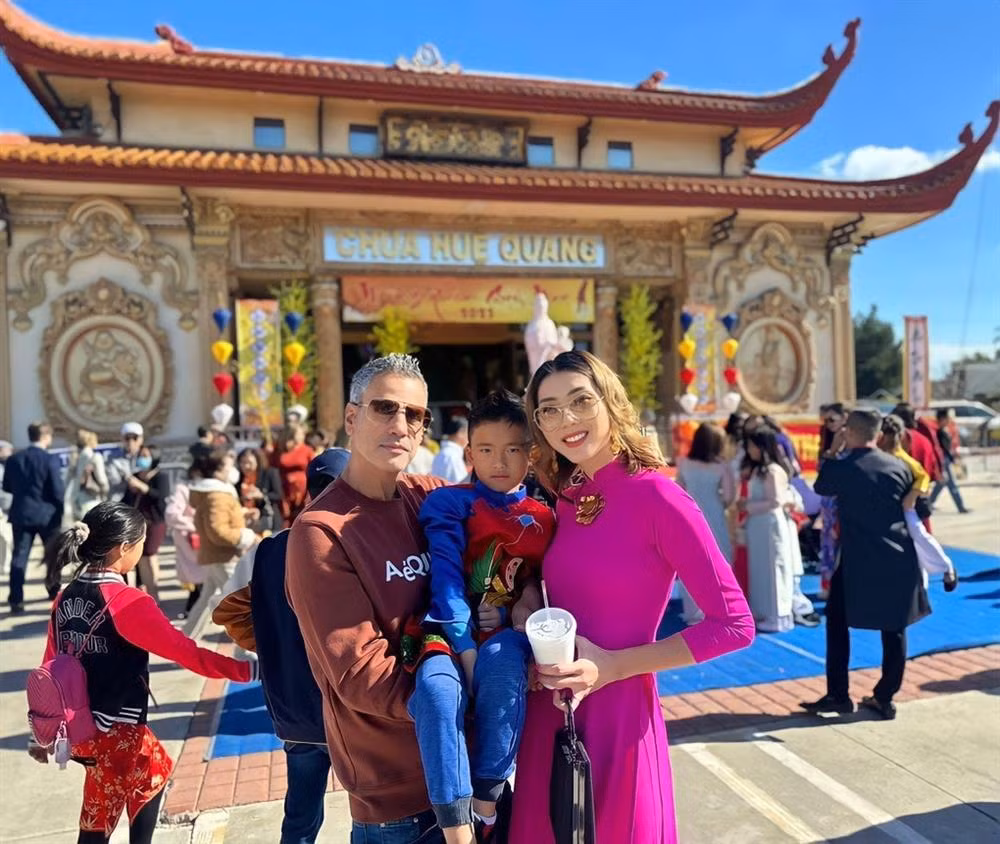 Ngoc Quyen ruc ro ao dai don Tet o troi Tay-Hinh-4