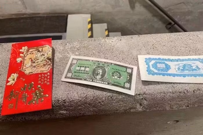 Sinh vien buc xuc vi duoc truong dai hoc phat li xi chua tien am phu