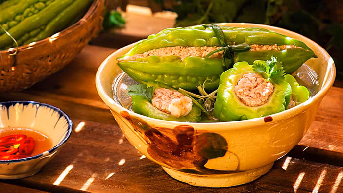 Bí quyết nấu canh khổ qua nhồi thịt không bị đắng, trẻ em cũng ăn được ảnh 1 Bí quyết nấu canh khổ qua nhồi thịt không bị đắng, trẻ em cũng ăn được ảnh 1