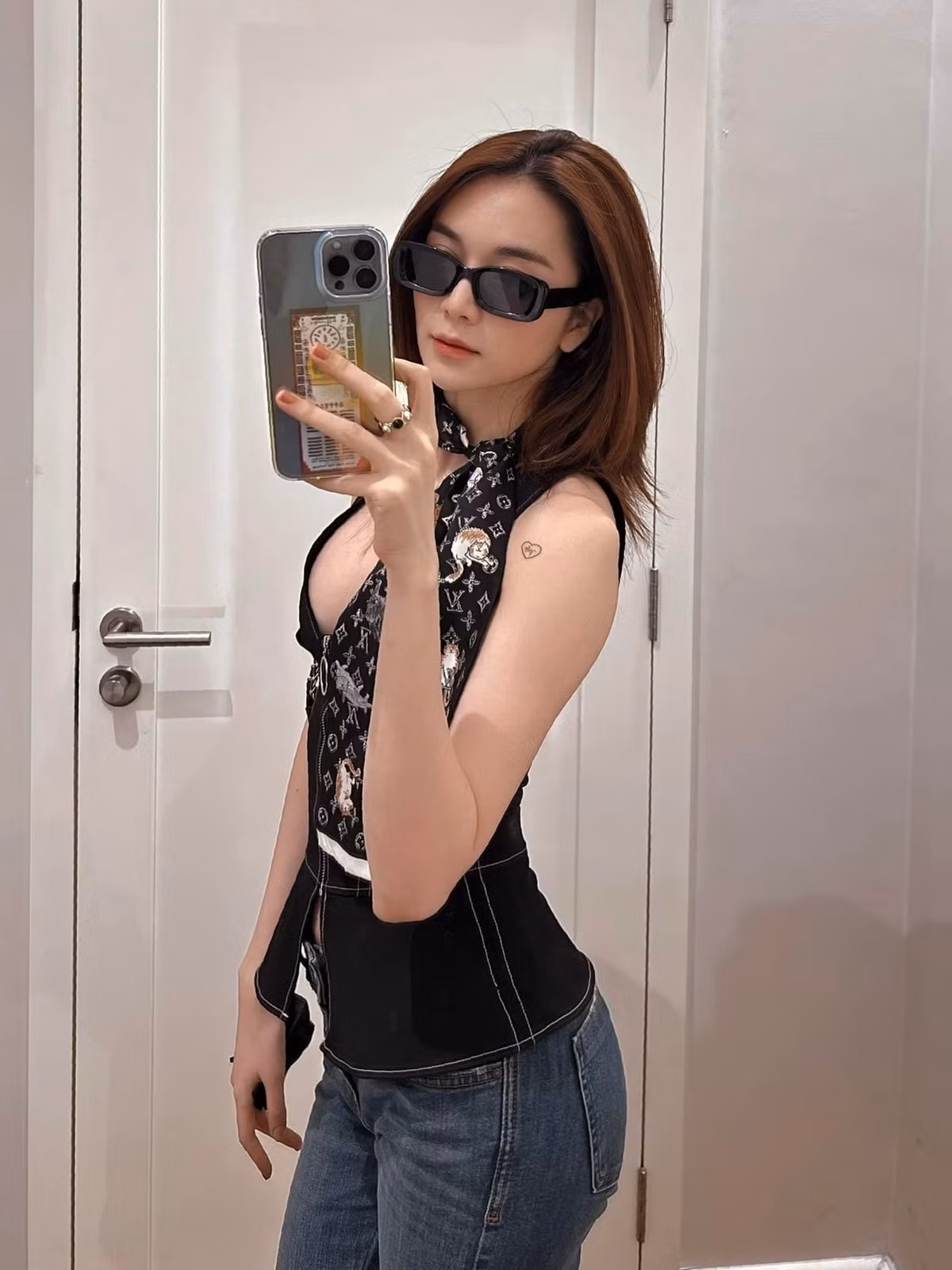 Duong cong sexy cua ca si Thieu Bao Trang-Hinh-9