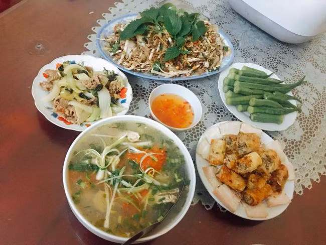 Vua be mam com len cho chong, anh dap tan dia nem voi ly do soc-Hinh-2