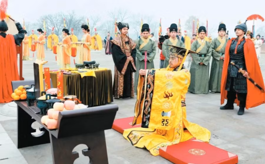 Hoang de thoi xua lam gi vao dip Tet?