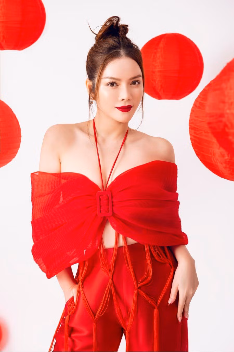 Màu son được chị em showbiz Việt lăng xê nhiều nhất trong dịp lễ Tết vừa qua - Hình 2 Mau son duoc chi em showbiz Viet lang xe nhieu nhat trong dip le Tet vua qua-Hinh-2