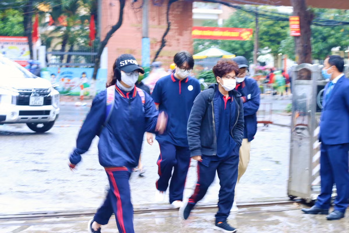 Ngoi truong o Ha Noi lan dau duoc don hoc sinh di hoc truc tiep-Hinh-2