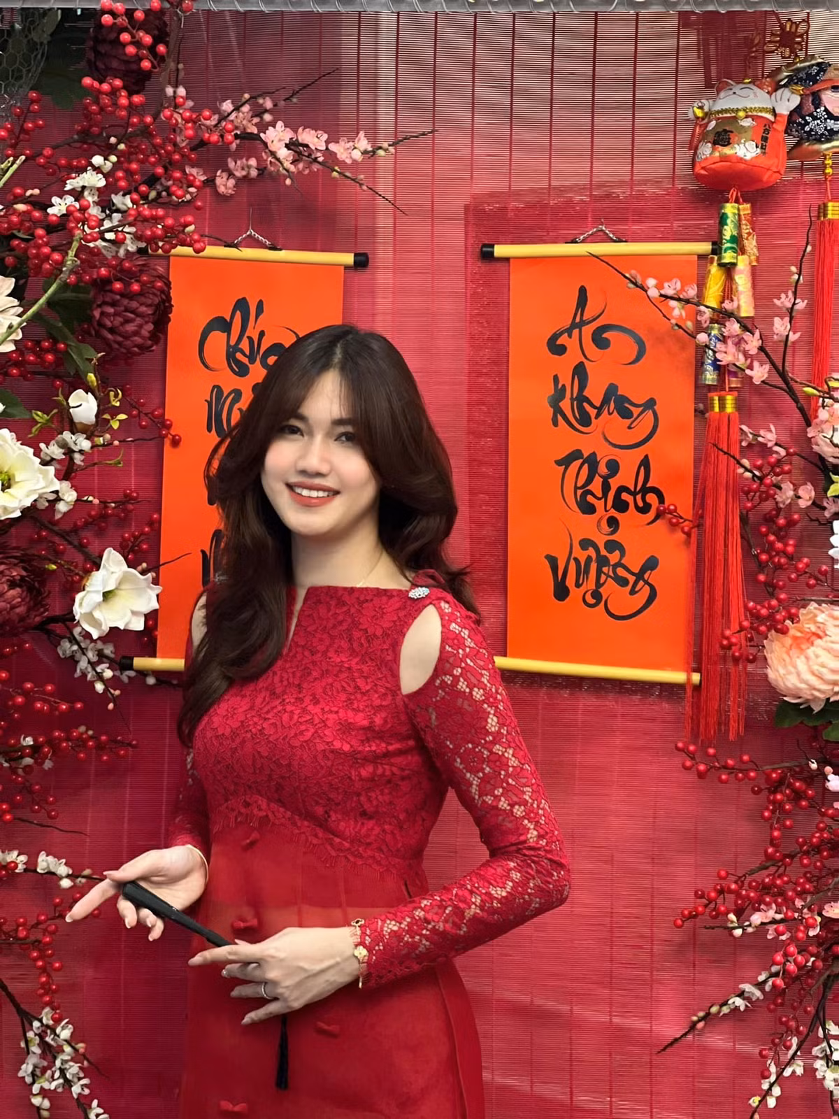 Là người đẹp gốc Hà thành, Thanh Tú coi trọng giá trị truyền thống. Tết năm nào cô cũng mặc áo dài để ghi lại những khoảnh khắc đẹp đầu năm mới.