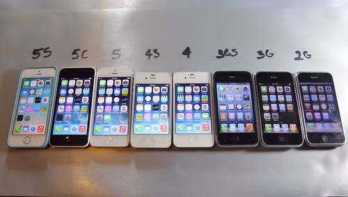 Quá nhiều phen bị khách hàng "tố" dính lỗi, nếu như Apple không tiếp tục hoàn thiện sản phẩm hơn nữa, rất có thể vị thế siêu phẩm di động hàng đầu thế giới sẽ nhanh chóng bị các đối thủ Sony, Samsung vượt qua.