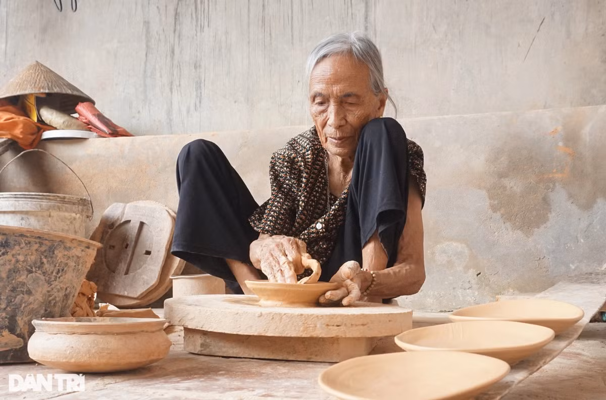 Người mắc "nghiệp" với nghề "ngồi tức ngực, đứng rát da" Nguoi mac