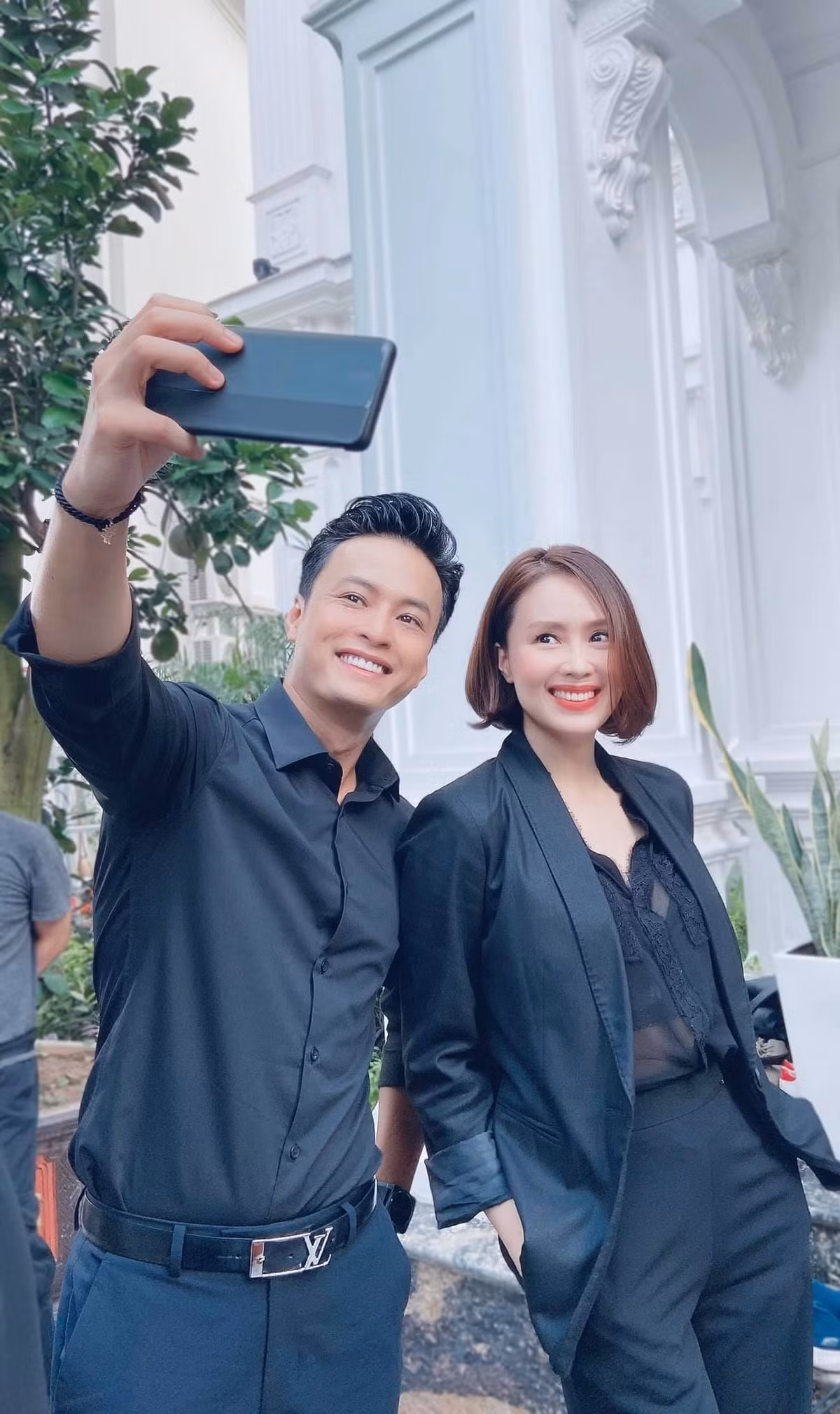 Không chỉ kết hợp ăn ý trên màn ảnh, Hồng Diễm, Hồng Đăng còn vô cùng gắn bó ở ngoài đời. Họ thường xuyên tương tác trên trang cá nhân và có nhiều bức ảnh hậu trường thân thiết.