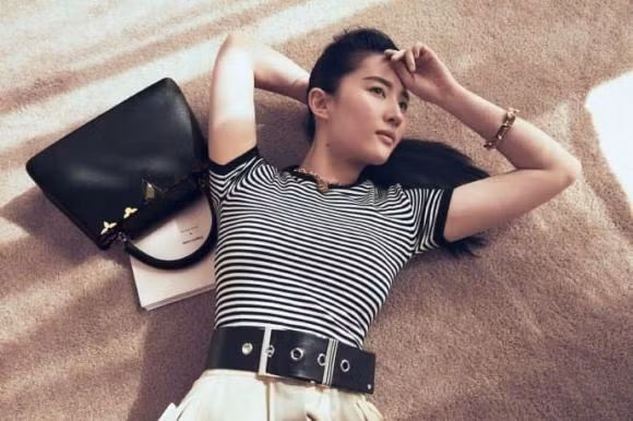 Than tien ty ty Luu Diec Phi bi che nam tinh