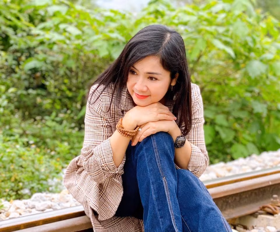 Nữ diễn viên quan niệm, cuộc sống sẽ không tránh khỏi những khó khăn, ta phải bình tĩnh đón nhận và vượt qua nó, vượt qua những phiền não ảnh hưởng đến sức khỏe và sắc đẹp.