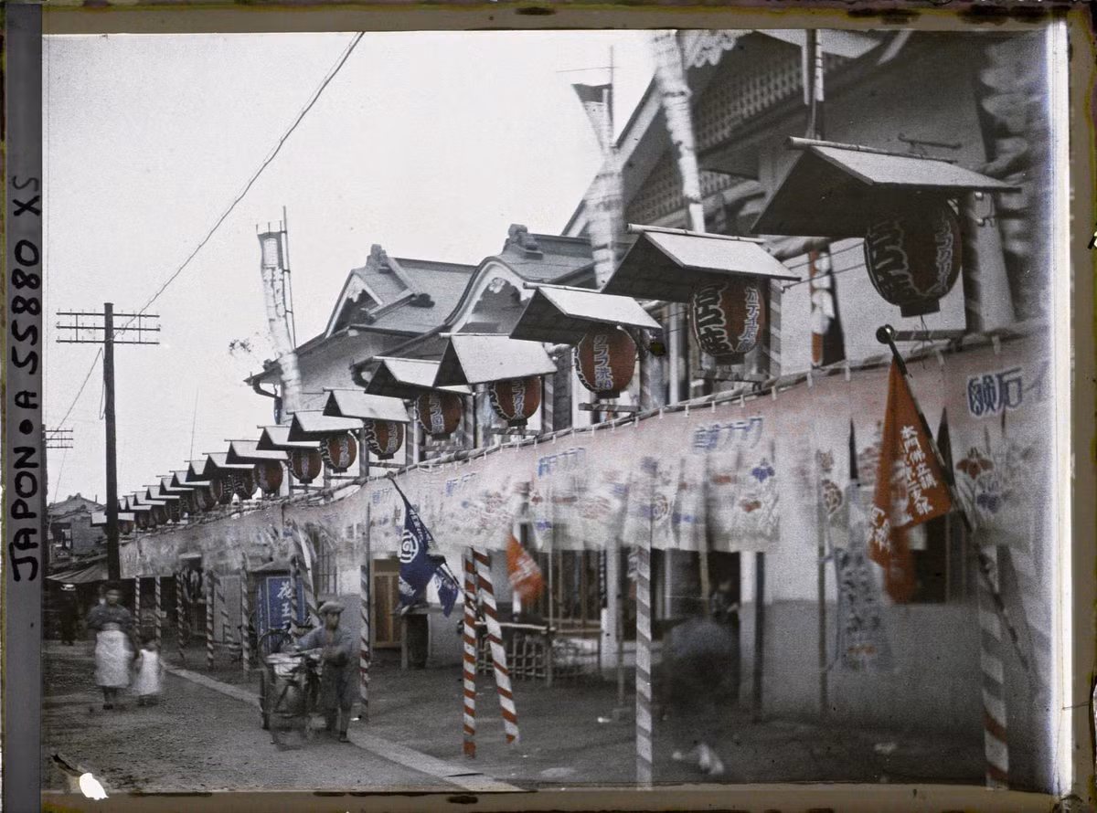 Bên ngoài nhà hát kịch kabuki Miyatoza ở quận Asakusa.