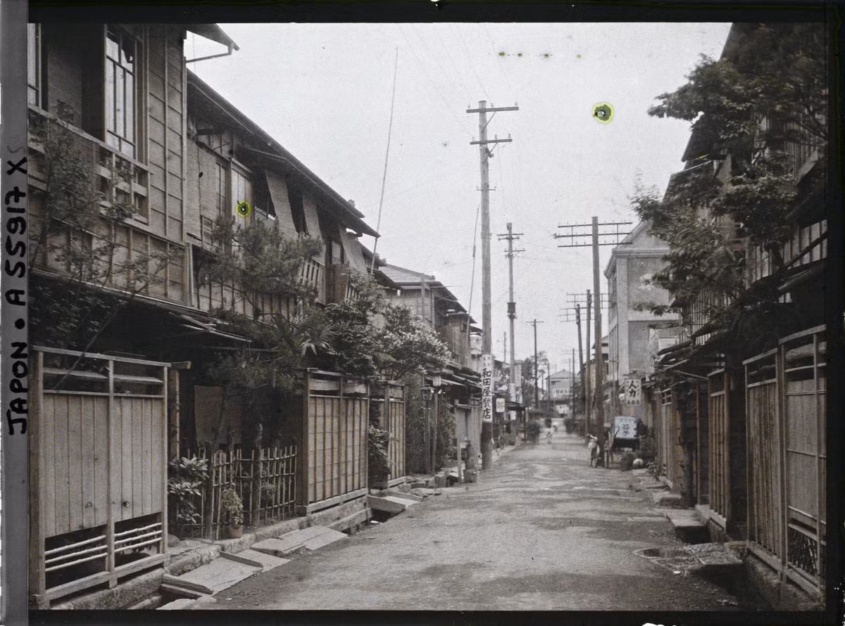 Khu dân cư ở Asakasa.