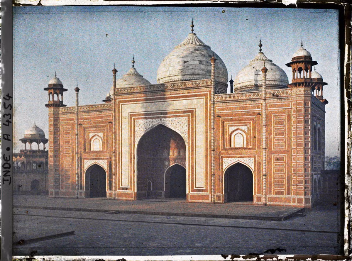 Thánh đường Taj Mahal - khu vực hành lễ của tín đồ Hồi giáo nằm cạnh lăng mộ Taj Mahal.