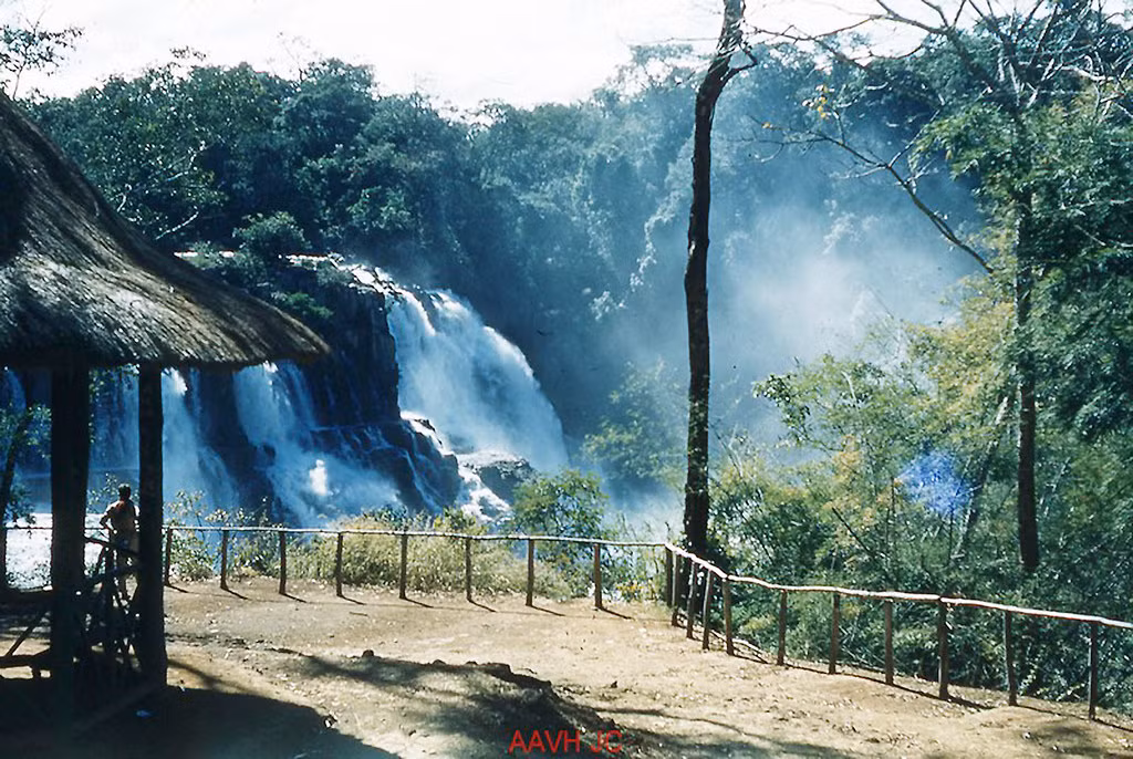 Thác Pongour, nằm cách Đà Lạt 50 km về phía Nam, là một trong những thác nước đẹp nhất Việt Nam.