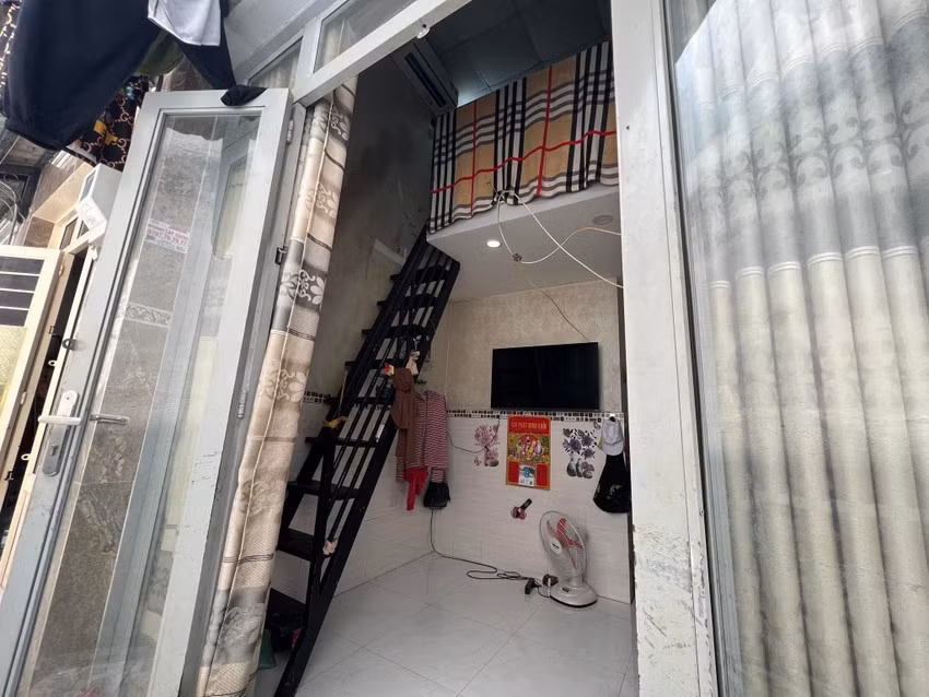 Cha dượng và con gái tử vong với nhiều vết thương tại quận 7 Cha duong va con gai tu vong voi nhieu vet thuong tai quan 7